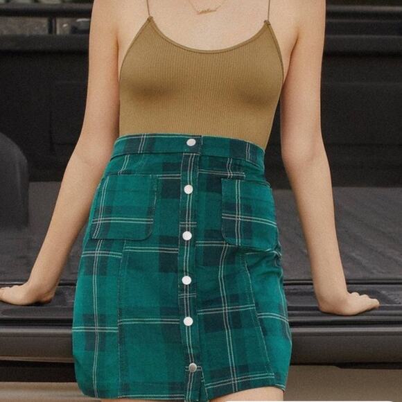 Urban Outfitters Green Plaid Mini Skirt size M - Picture 1 of 7